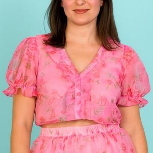 Chelsea & Violet Pink Floral Front Tie Accent Puff Sleeve Cropped Blouse